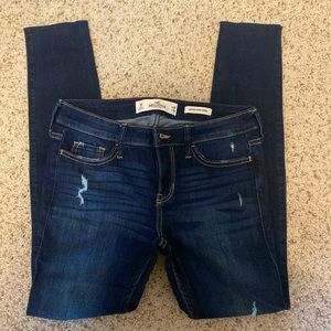 Hollister Low Rise Dustressed Skinny jeans size 3S